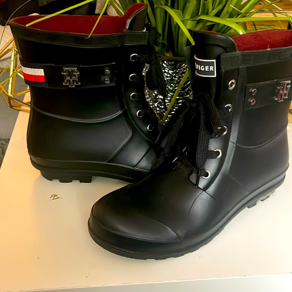 Gently used Tommy Hilfiger rain boots, gently used..